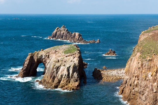 Enys Dodnan Arch